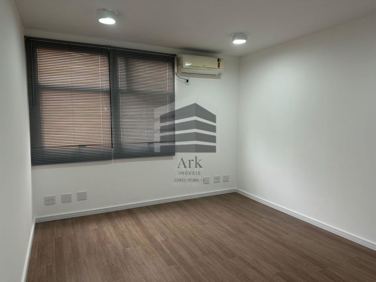 Sala Comercial venda Moema - Referência CM17465-v