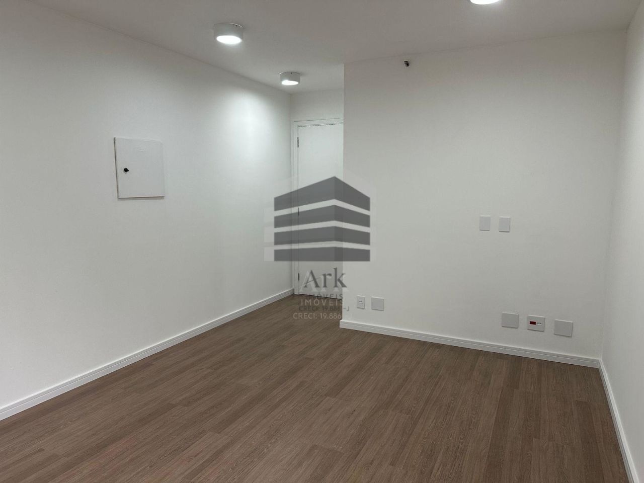 Sala Comercial à venda na Av. RouxinolMoema - CM17465003.jpg
