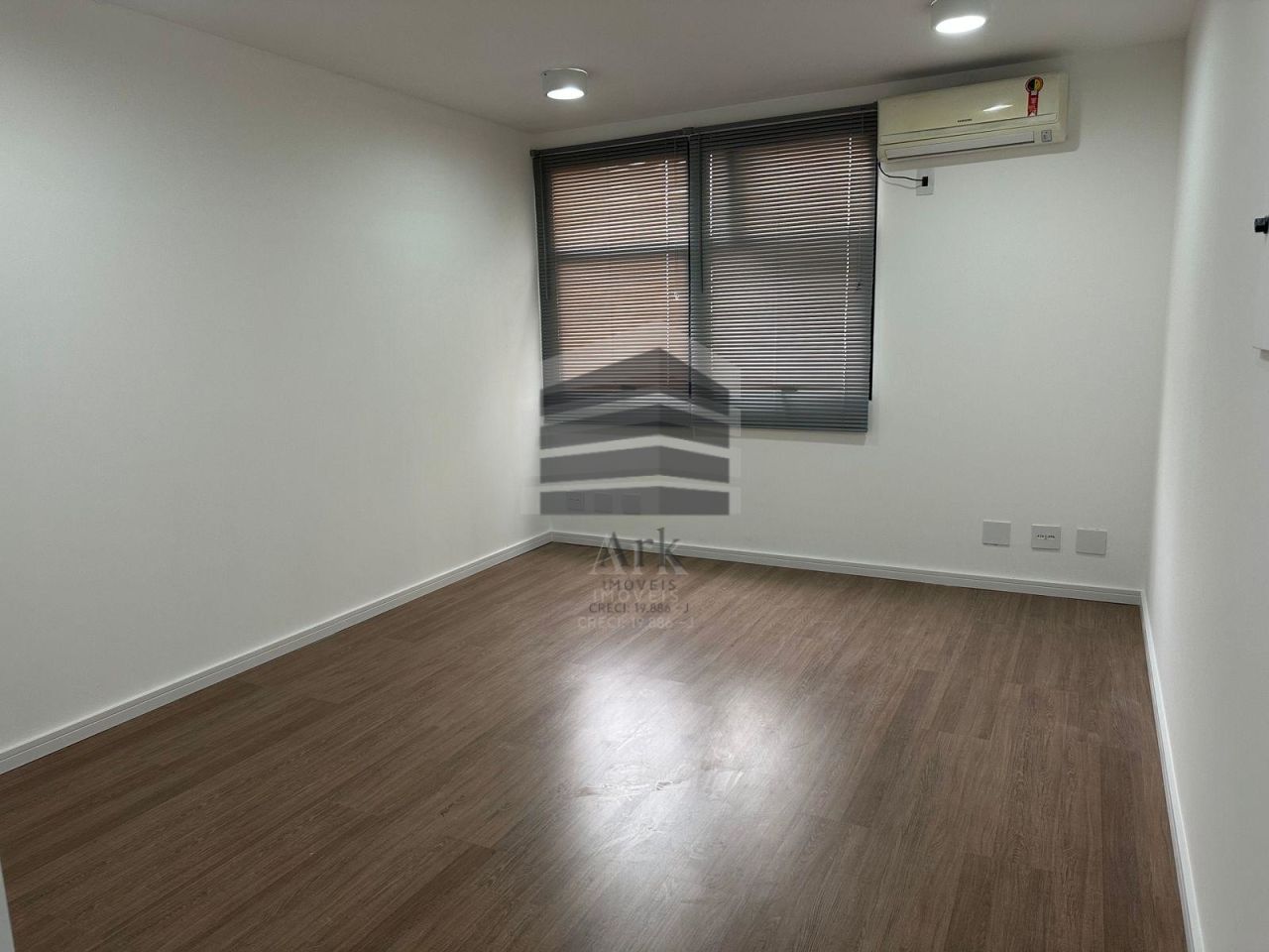 Sala Comercial à venda na Av. RouxinolMoema - CM17465004.jpg
