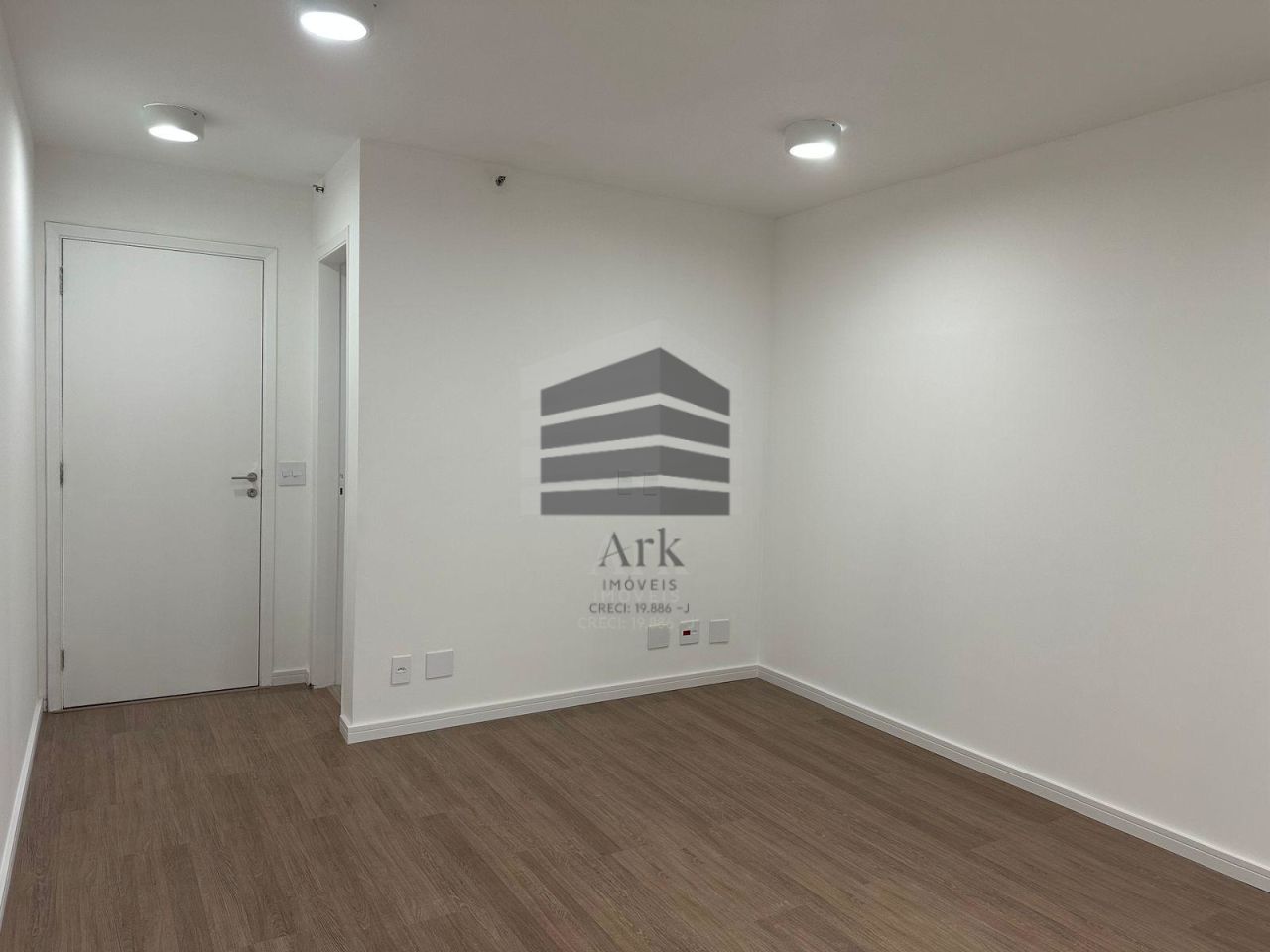 Sala Comercial à venda na Av. RouxinolMoema - CM17465009.jpg