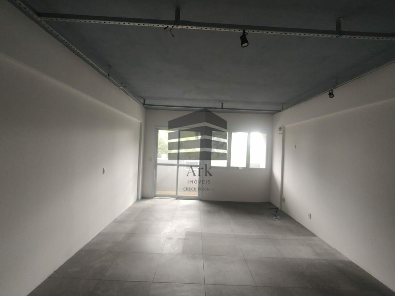 Sala Comercial aluguel Saúde - Referência CM18191