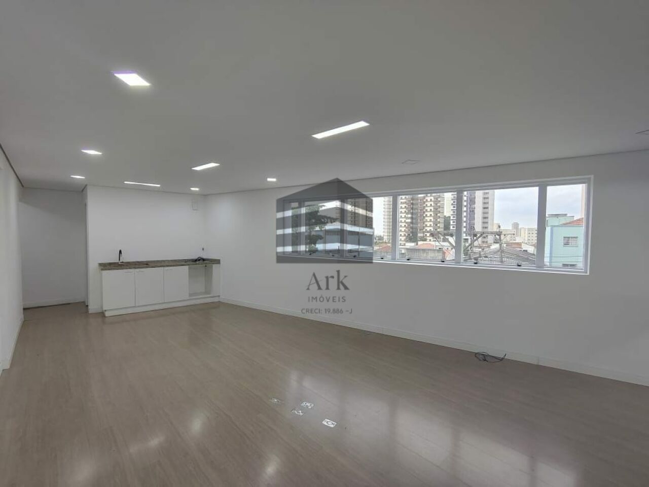 Sala Comercial aluguel Saúde - Referência CM18192