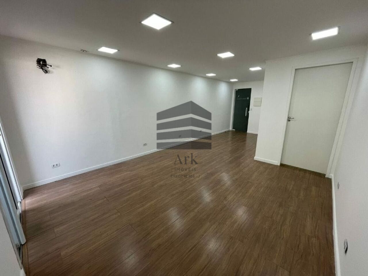Sala Comercial aluguel Saúde - Referência CM18193