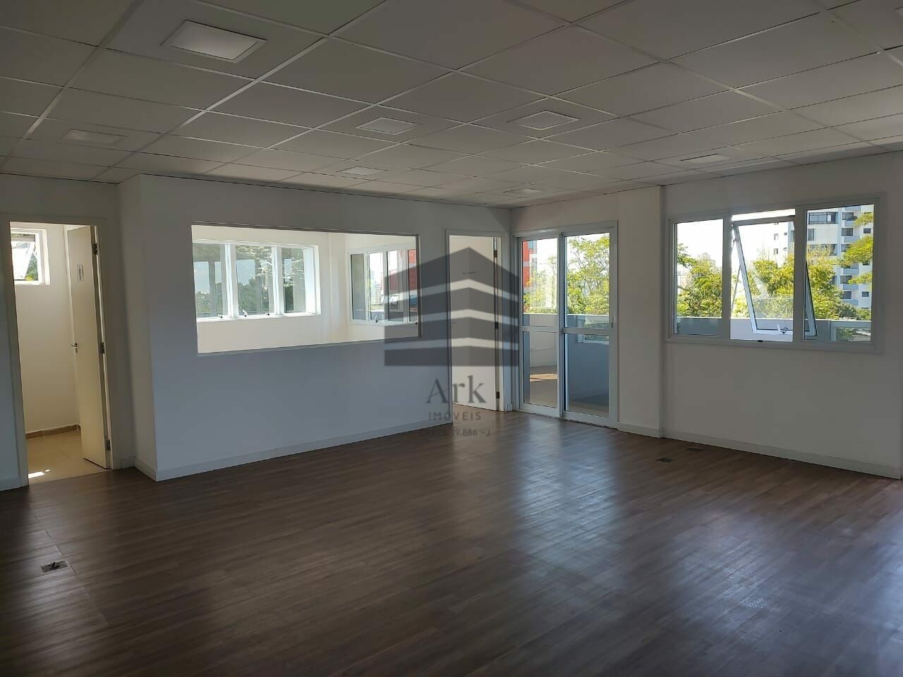 Sala Comercial aluguel Saúde - Referência CM18194
