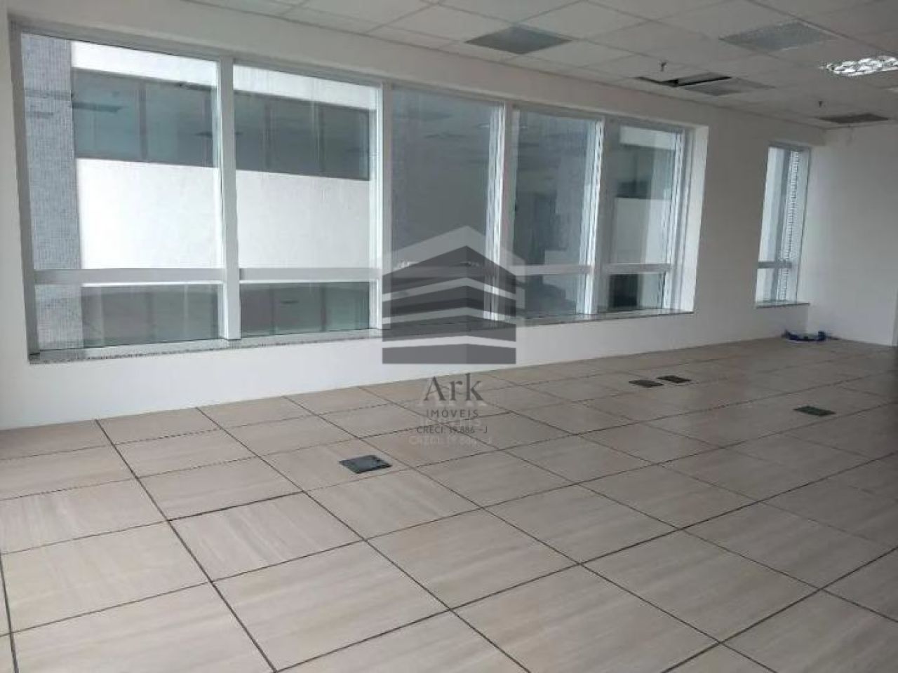 Sala Comercial para alugar na JabaquaraMirandópolis - CM17031020.jpg
