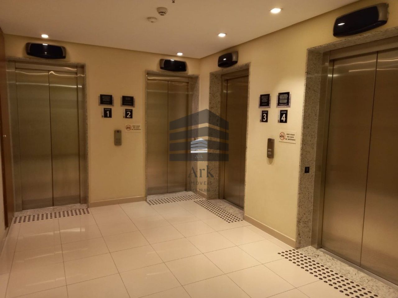 Sala Comercial à venda na Rua VergueiroVila Mariana - CM13102030.jpg